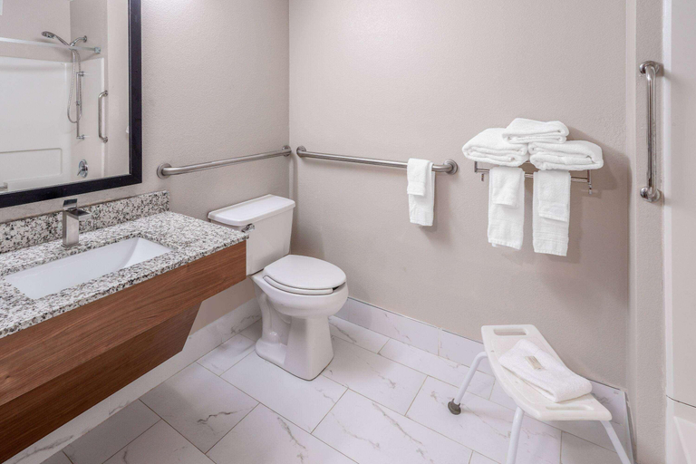 Bathroom 4, Days Inn & Suites by Wyndham Greeley, Weld
