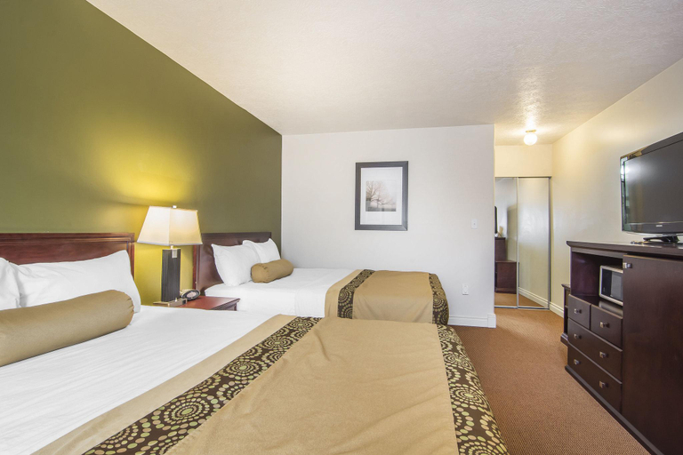 Bedroom 4, Econo Lodge Inn & Suites High Level Area, Division No. 17