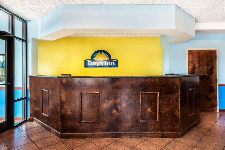 Public Area, Days Inn by Wyndham Richmond Hill/Savannah, Bryan