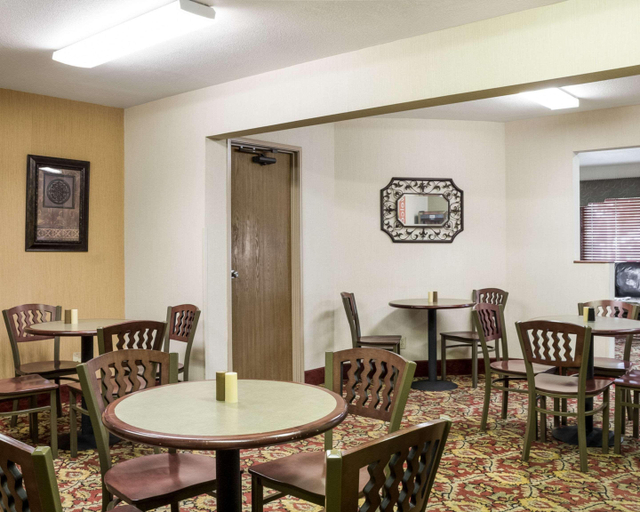 Food & Drinks 5, Quality Inn Pierre-Fort Pierre, Hughes