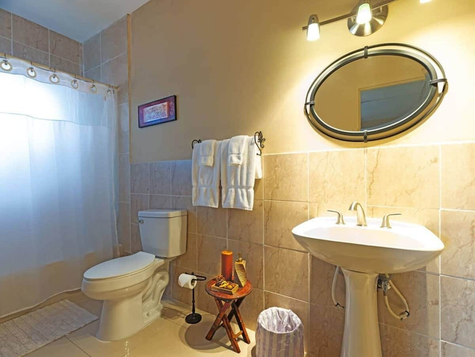 Bathroom 3, Stonehenge