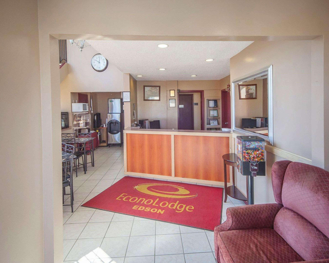Public Area 2, Econo Lodge Edson area, Division No. 14