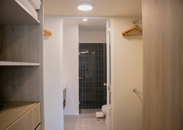 Room 3, w Charming 2BR w Balcony in Miraflores, Lima