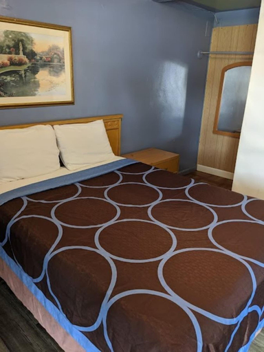 Bedroom 4, Moonlight Motel, Wayne