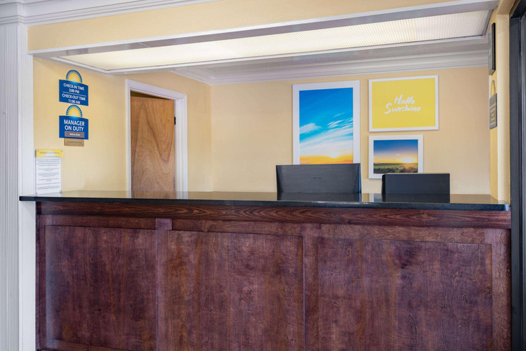 Public Area 2, Days Inn by Wyndham Macon I-475, Bibb
