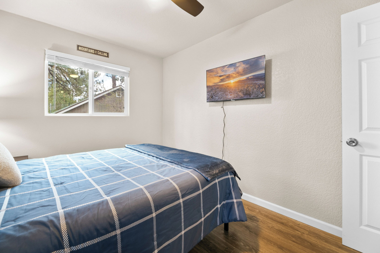 Bedroom 1, The Maple Lane Hideaway, San Bernardino