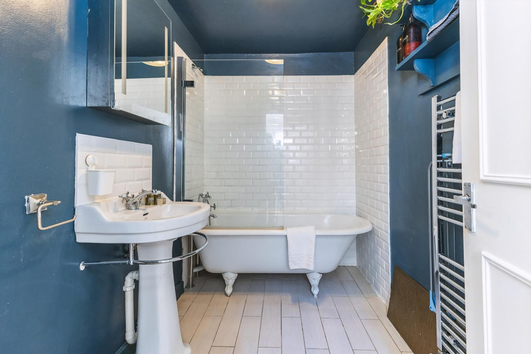 Bathroom 4, Leafy & Stylish Brixton Retreat, London