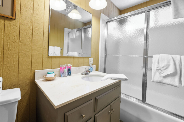 Bathroom 3, Sky Krest, San Bernardino