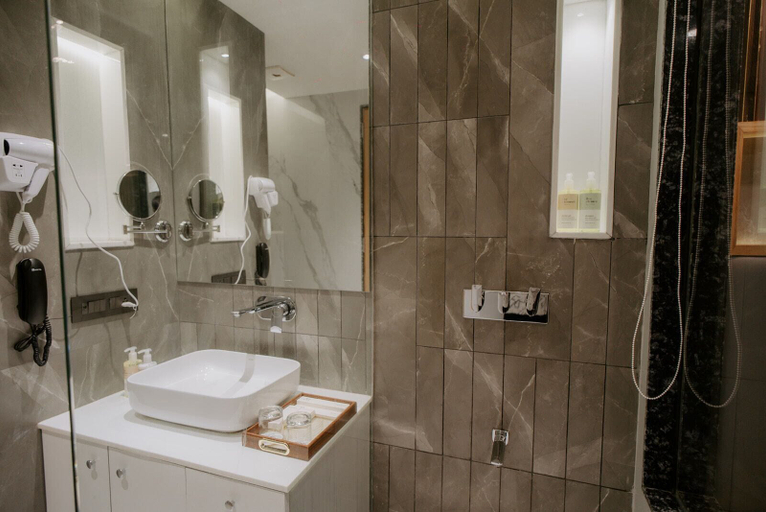 Bathroom, Floating deck resort, Kachchh
