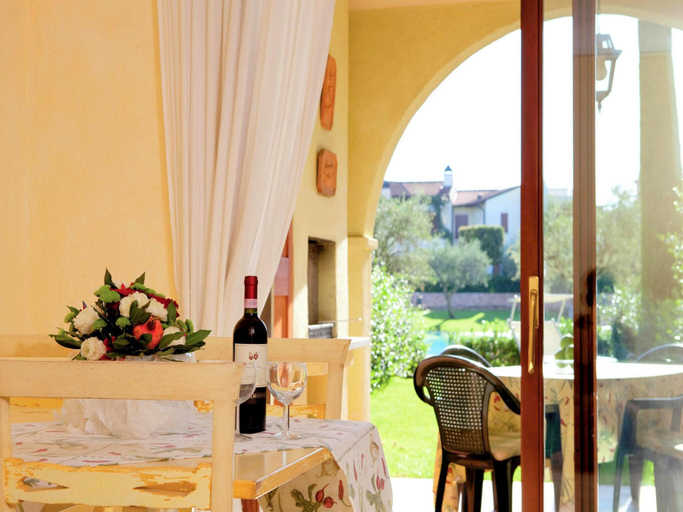 Others 5, Resort Apartment w/ Pool, Brescia