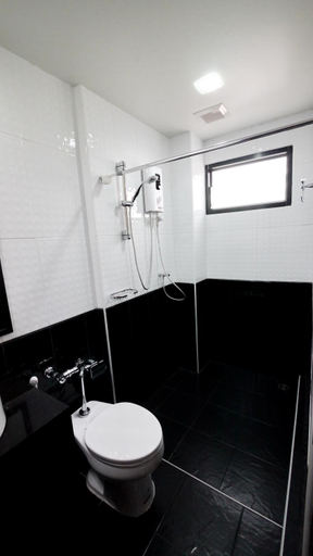 Bathroom 5, Basic Line Hotel at Loikroh, Muang Chiang Mai