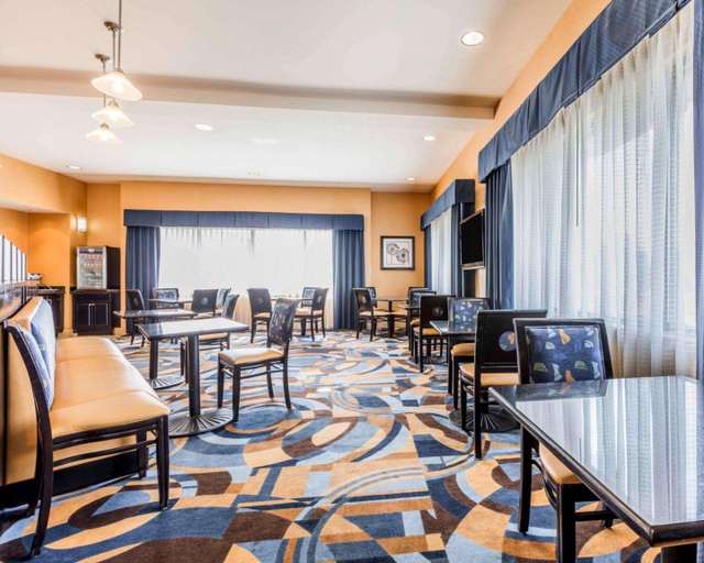 Food & Drinks 5, Comfort Suites Pell City I-20 exit 158, Saint Clair