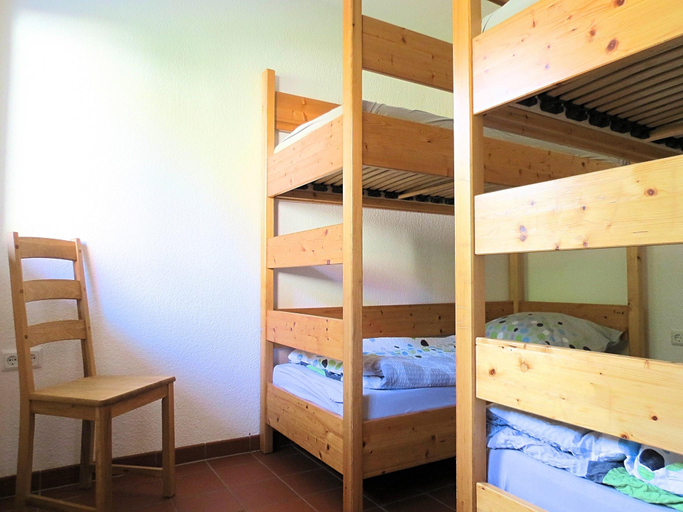 Bedroom 2, Geraumiges Ferienhaus im Kellerwal mit Terrasse, Waldeck-Frankenberg