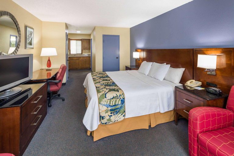 Bedroom 3, Days Inn By Wyndham Walterboro, Colleton