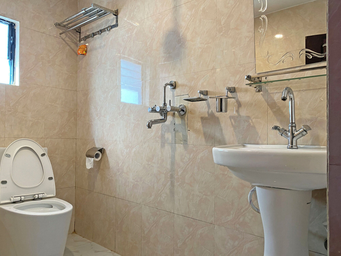 Bathroom, Hotel Readers Inn Pvt.Ltd, Bagmati
