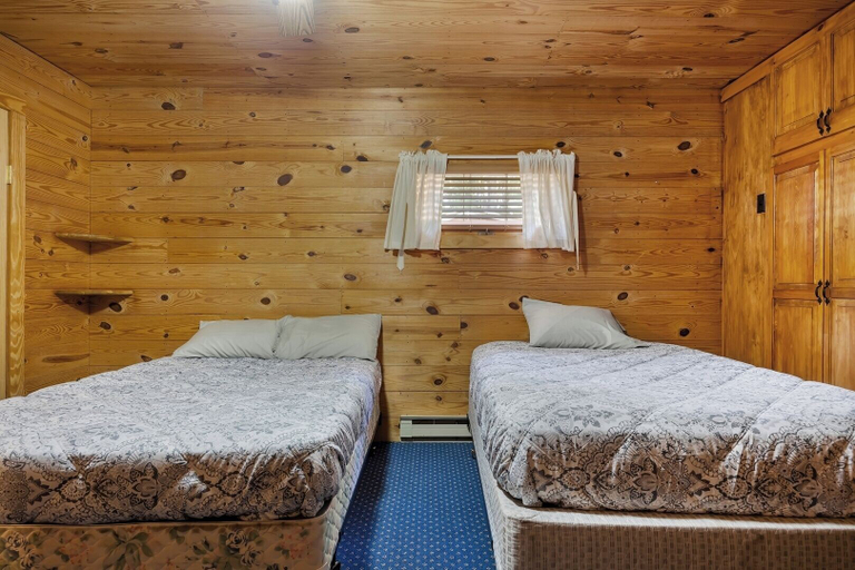 Bedroom 2, Pet-friendly 3BR Lake House Firepit + Pier, Greensville