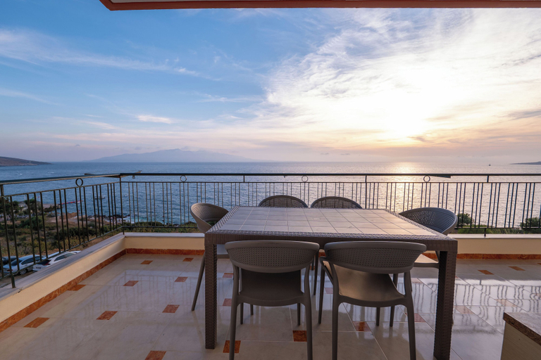 Others 5, StarLight Apartments 1, Sarandës
