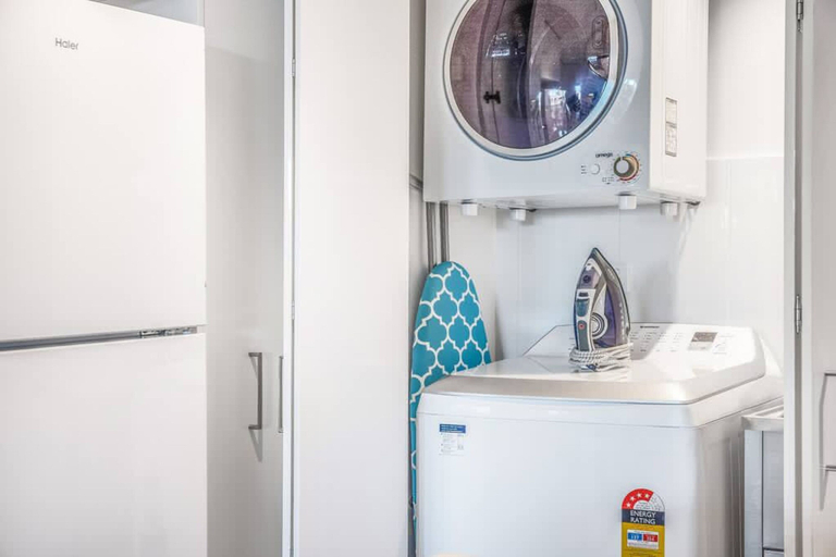 Room 3, 2BR Luxury Skytower Views CBD Pool Gym Netflix, Brisbane