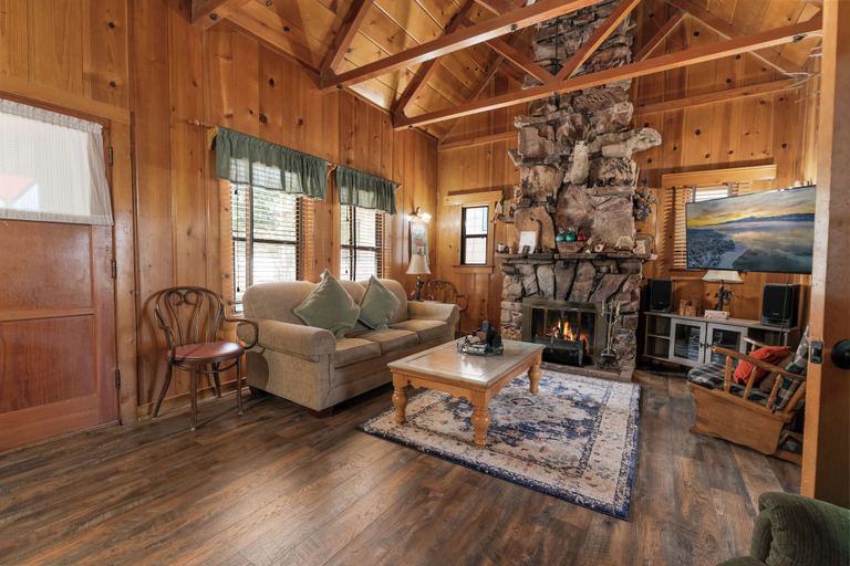 Others 5, Chalet Des Ours, San Bernardino