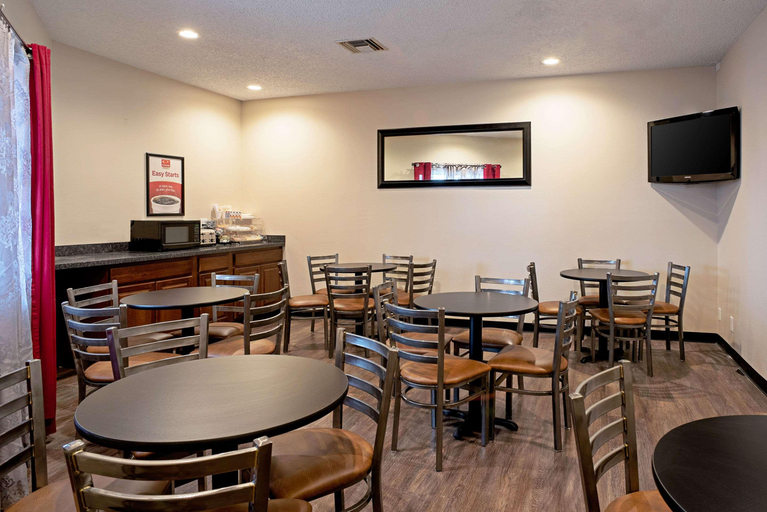 Food & Drinks 5, Quality Inn Frontier at U.S. Hwy 30, Clinton
