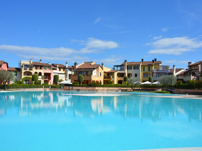 Exterior & Views 1, Resort Apartment w/ Pool, Brescia