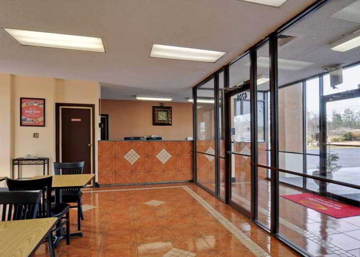 Public Area 2, Econo Lodge Inn & Suites Macon West, Bibb