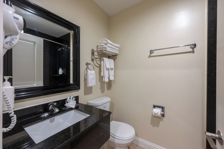 Bathroom 5, Hollywood City Inn, Los Angeles
