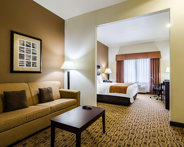 Bedroom 3, Comfort Inn & Suites Lawrence - University Area, Douglas