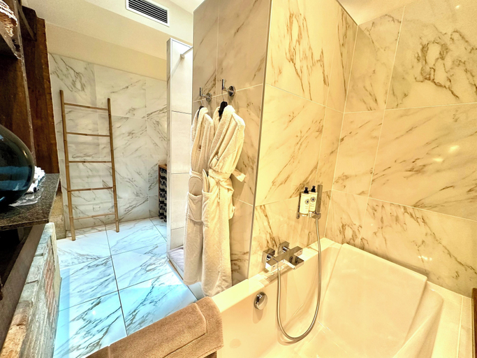 Bathroom 4, MAISON LIA, Marne