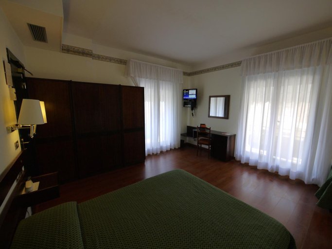 Bedroom 4, Piccadilly, Lucca