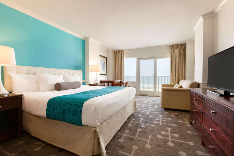 Bedroom 3, Howard Johnson Plaza by Wyndham Ocean City Oceanft, Worcester
