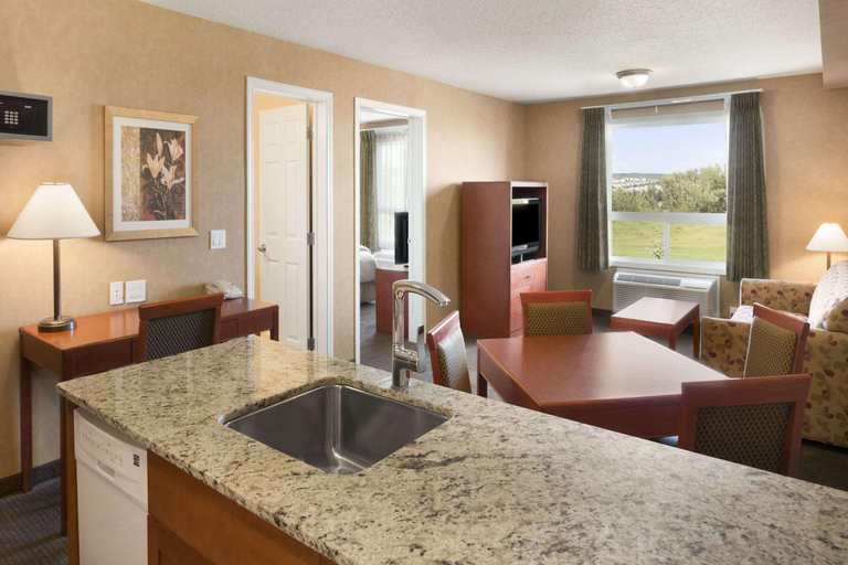 Bedroom 3, Days Inn & Suites by Wyndham Cochrane, Division No. 6