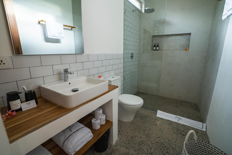 Bathroom 5, Tiga Studios - Adults Only, Lombok