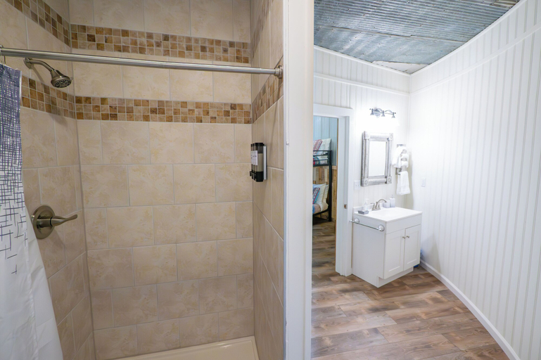 Bathroom 4, Hermann Grain Bins BNB, Gasconade