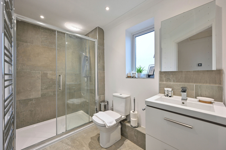 Bathroom 3, Somerset Coach House, Somerset