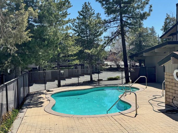Sport & Beauty, Shores Lakefront Condo, San Bernardino
