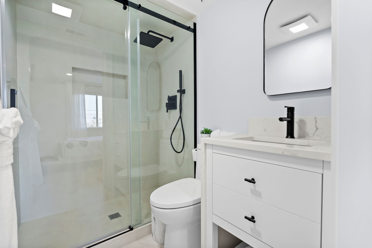 Bathroom 3, Admirals Bay 152 by Distinctive Beach Rentals, Lee