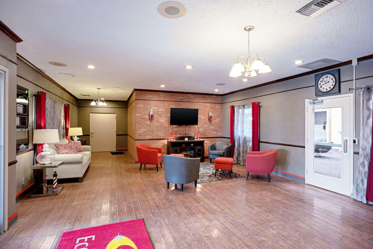 Others 5, Quality Inn Frontier at U.S. Hwy 30, Clinton