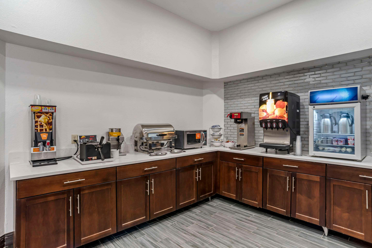 Food & Drinks 5, Comfort Suites Hattiesburg, Lamar