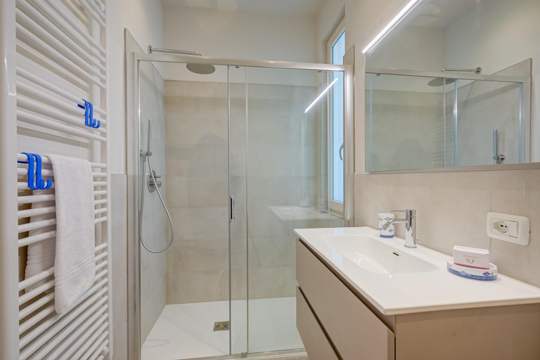 Bathroom 2, Appartamento La Maison Fleurie, Brescia
