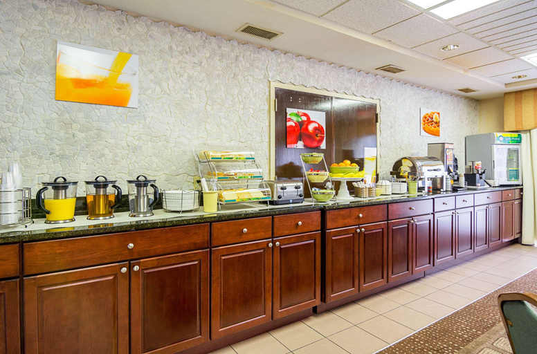 Food & Drinks 5, Quality Inn & Suites Kearneysville - Martinsburg, Berkeley