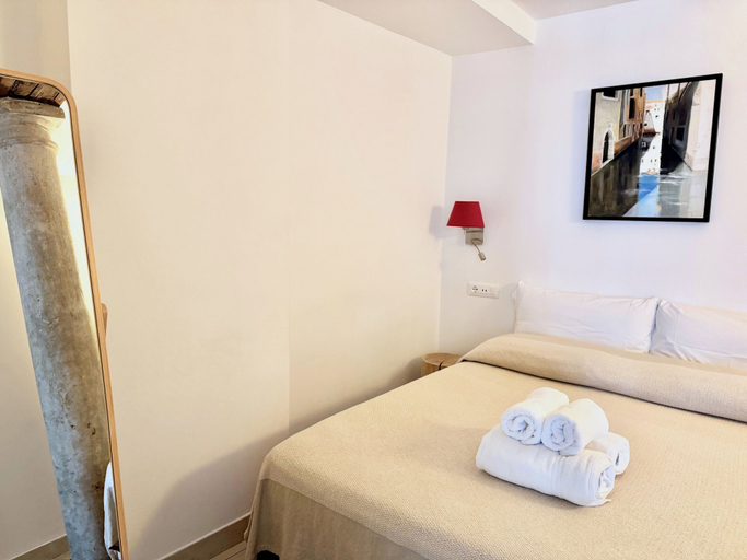 Bedroom 5, Ca' Penini canal view, Venezia