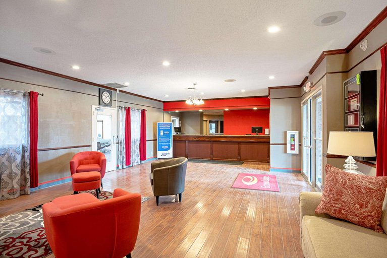 Public Area 2, Quality Inn Frontier at U.S. Hwy 30, Clinton