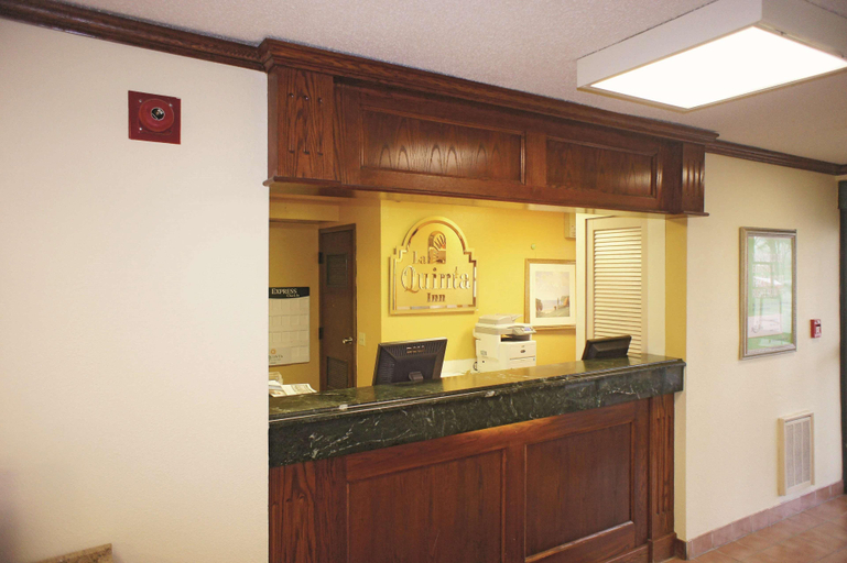Public Area 2, La Quinta Inn By Wyndham Omaha Southwest, Douglas