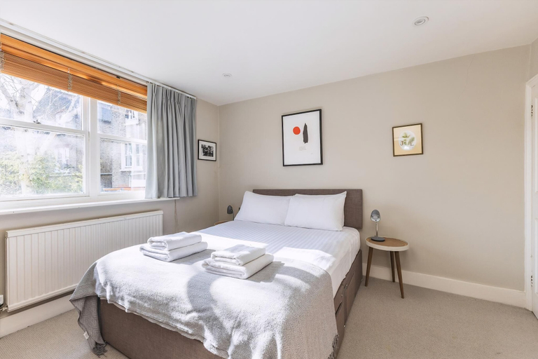 Bedroom 3, Leafy & Stylish Brixton Retreat, London