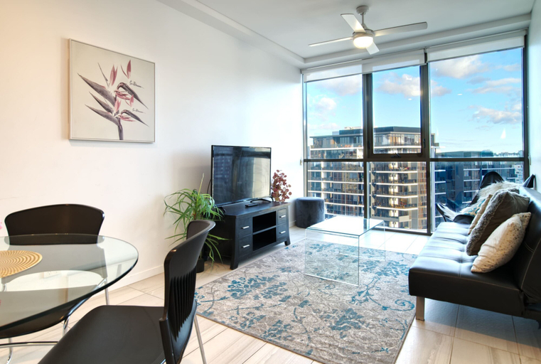 Room 2, 2BR Food Drink Hub Pool Views Gym Roof Tce, Newstead