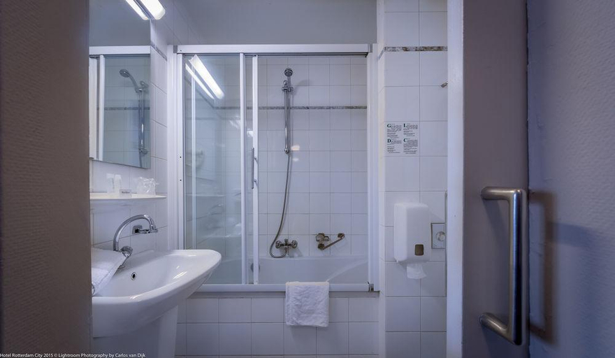 Bathroom 3, Hotel Rotterdam, Rotterdam