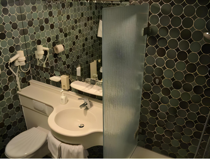 Bathroom 5, Hotel Ulmer Spatz, Ulm