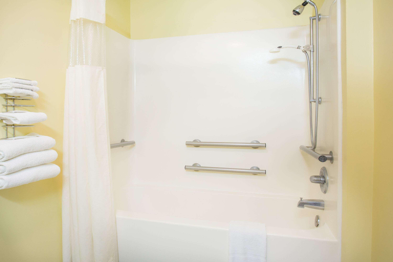 Bathroom 4, Days Inn by Wyndham Lexington NE, Dawson