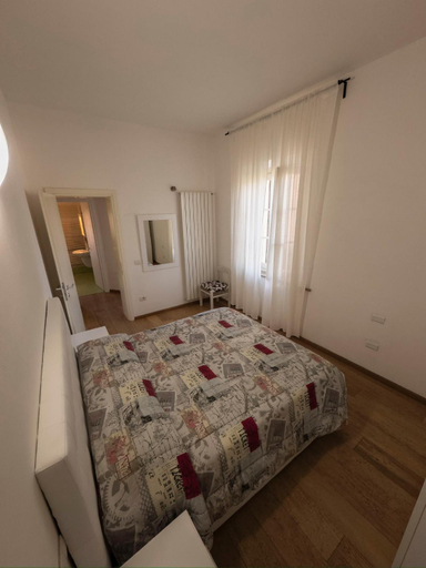Others 4, Casa in campagna, Florence